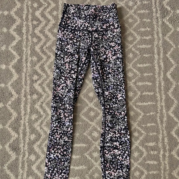 LuluLemon Active Leggings - Picture 1 of 2